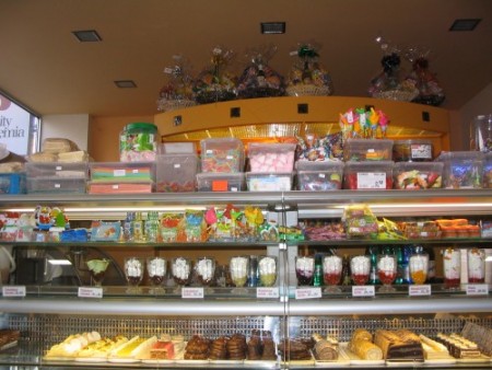 Pohled do cukrárny 4
